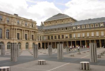 La cours d'honneur du Palais Royal (II), 758x568, 232 Kb